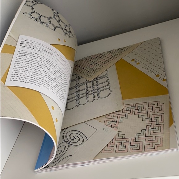 HERMES MAGAZINE COFFEE TABLE DECOR - Picture 4 of 5